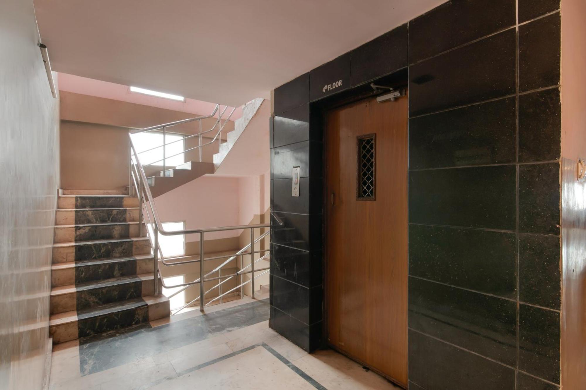 Spot On Hotel Manikanta Residency Visakhapatnam Exteriör bild